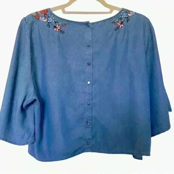 Bebe Chambray Floral Shoulder Embroidered Crop Top - Picture 2 of 6